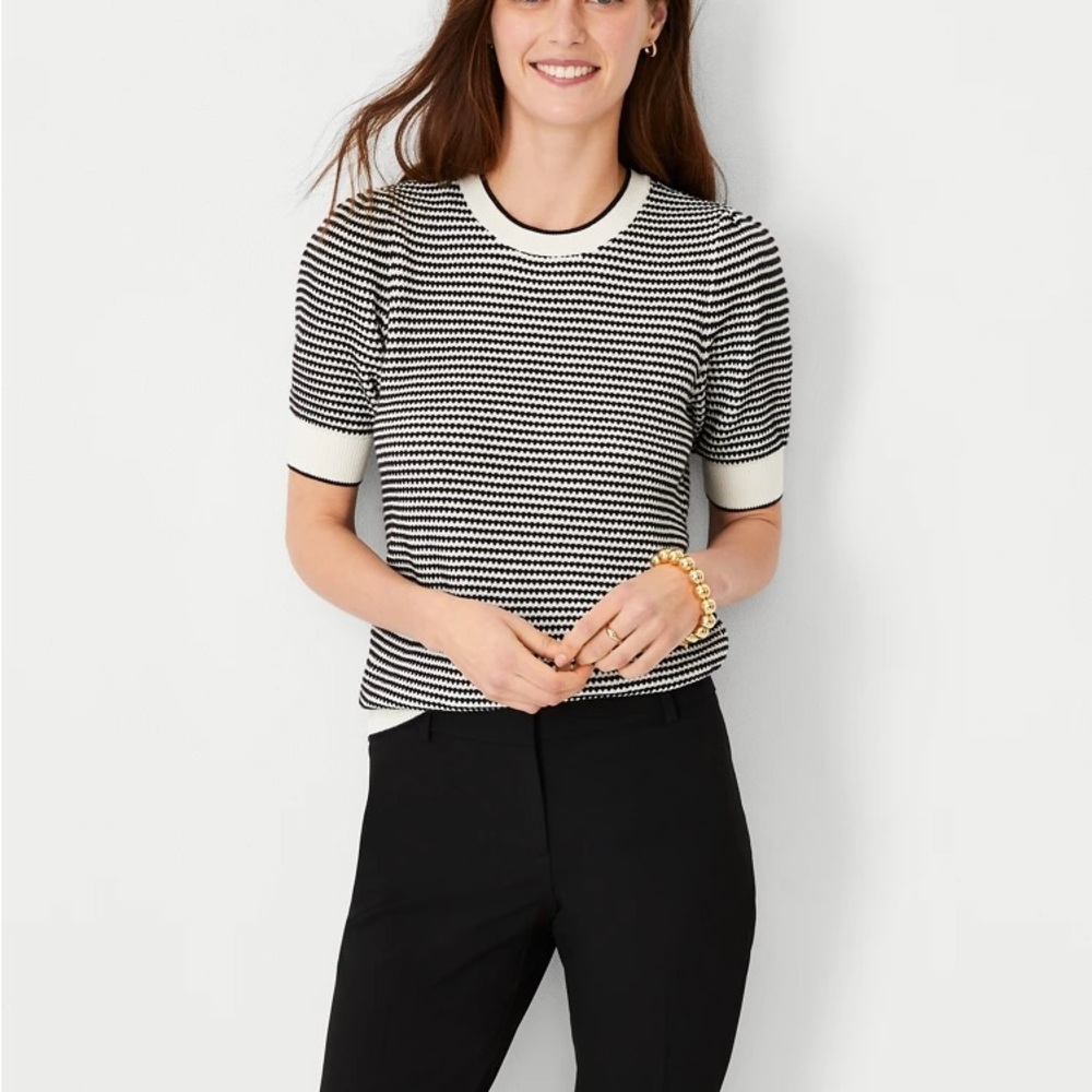 Ann Taylor Black and White Patterned Short Sleeve Sweater Tee